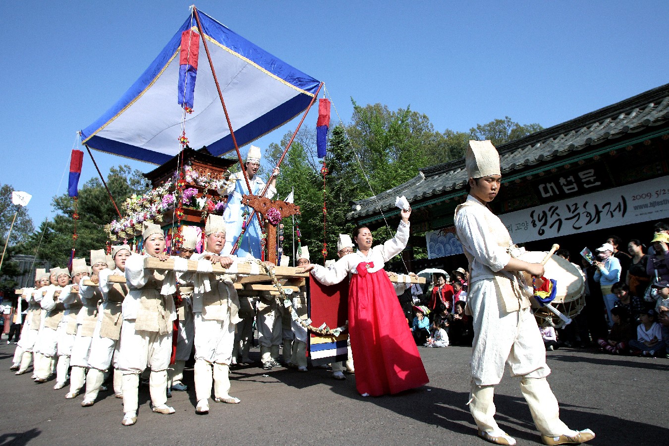 Prize winners – Kim Munsu – Flying on a Flower Cart
