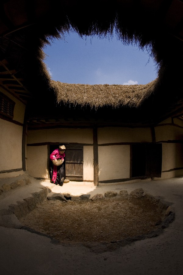 Bronze prize – Kim Geumsu – A Day at the Thatch-Roofed House